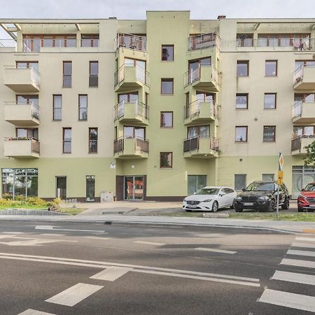 Riverside Apartment With Balcony By Noclegi Renters سفينويتشي المظهر الخارجي الصورة