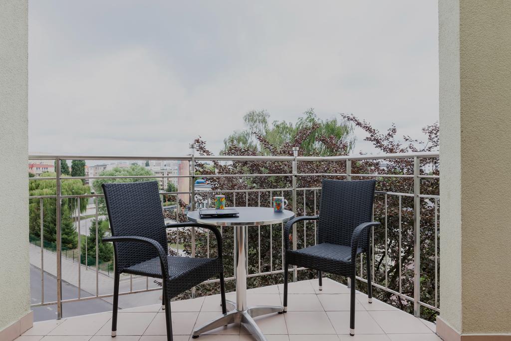 Riverside Apartment With Balcony By Noclegi Renters سفينويتشي المظهر الخارجي الصورة