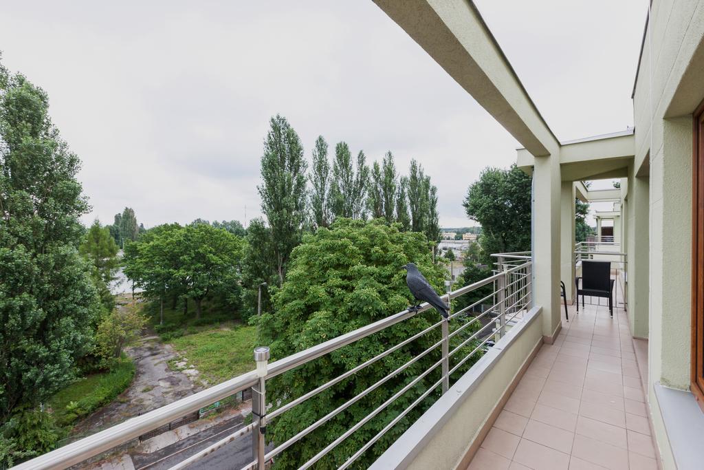 Riverside Apartment With Balcony By Noclegi Renters سفينويتشي المظهر الخارجي الصورة